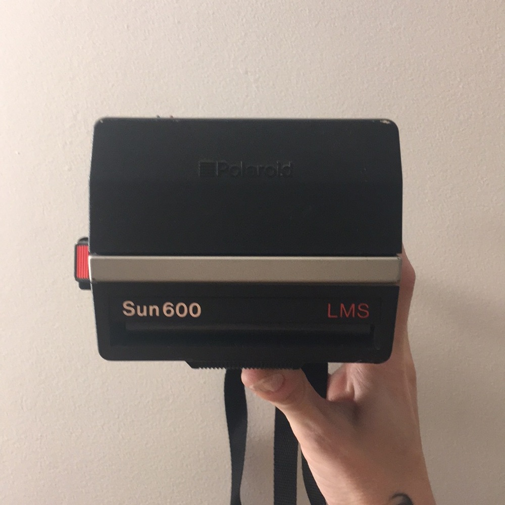 Polaroid Sun 600 Instant Film Camera - Picture 3 of 8
